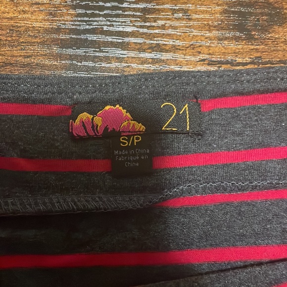 Forever 21 Bodycon Skirt - Picture 3 of 3